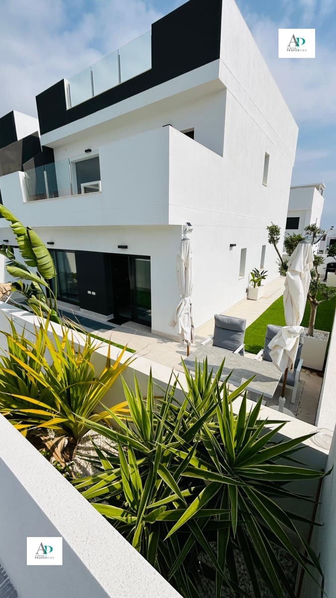 3 bedroom Villa for rent in Playa Flamenca with pool - € 1,800 (Ref: 9502973)