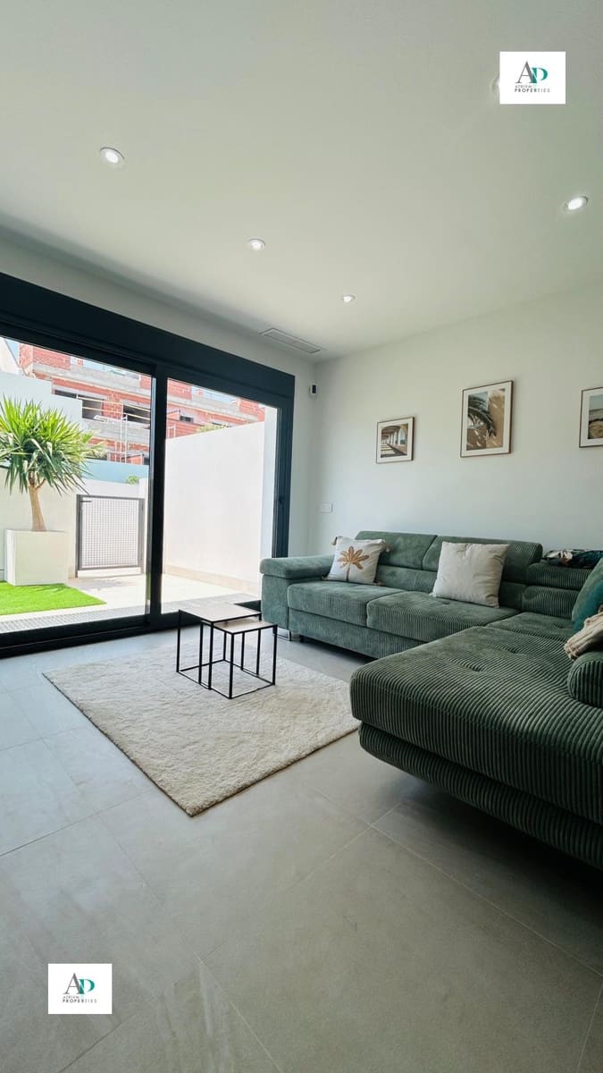 3 bedroom Villa for rent in Playa Flamenca with pool - € 1,800 (Ref: 9502973)