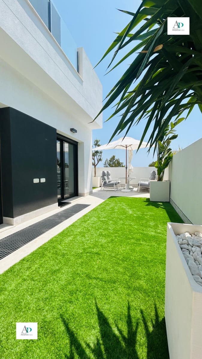 3 bedroom Villa for rent in Playa Flamenca with pool - € 1,800 (Ref: 9502973)