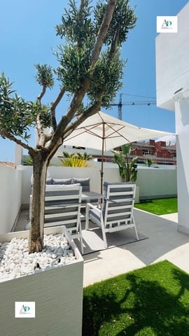 3 sovrum Villa att hyra i Punta Prima, Orihuela med pool - 1 800 € (Ref: 9502974)