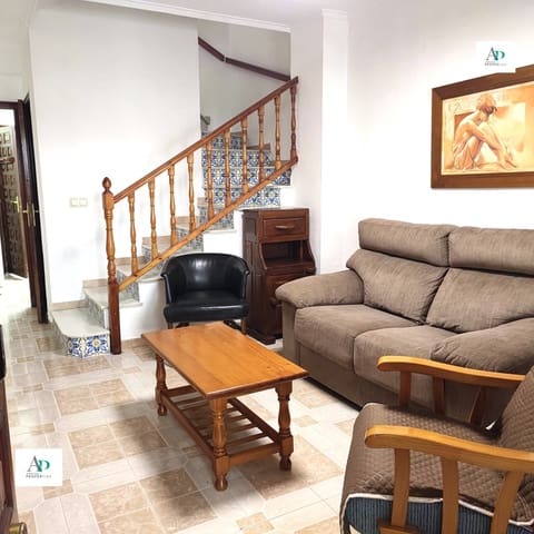 3 bedroom Villa for rent in Torrevieja with pool - € 890 (Ref: 9569527)