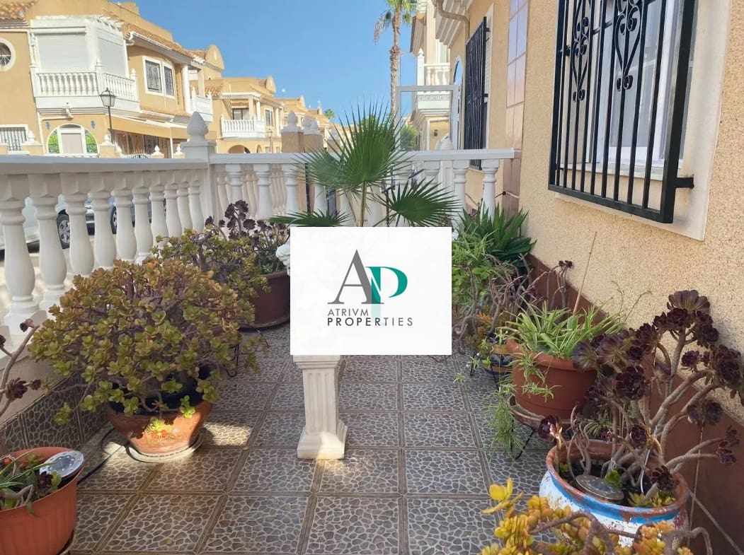 3 bedroom Villa for rent in La Zenia with pool - € 1,100 (Ref: 9571994)