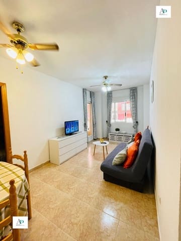 Appartement de 1 chambre à louer à Torrevieja avec piscine - 700 € (Ref: 9596779)