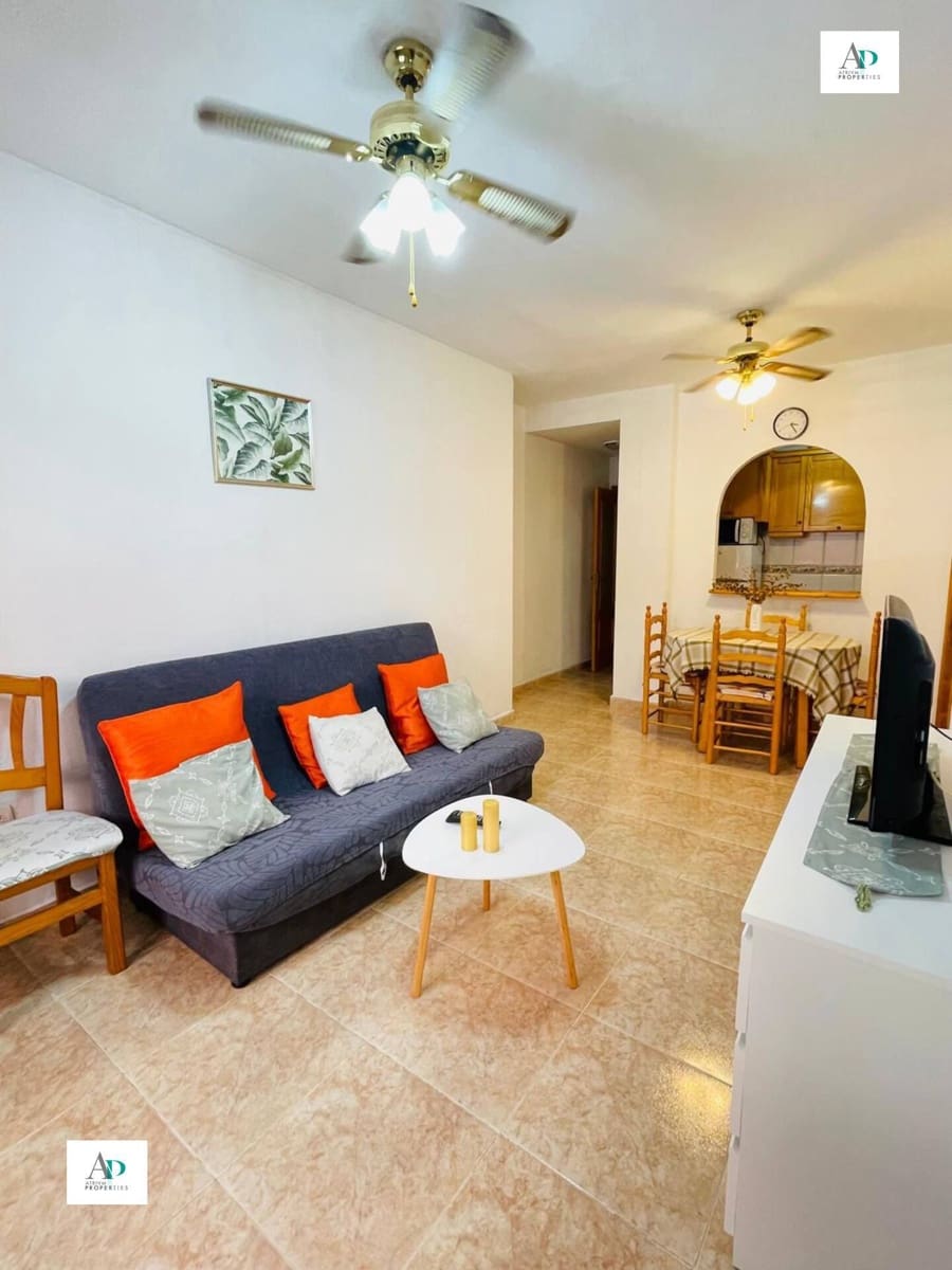 Appartement de 1 chambre à louer à Torrevieja avec piscine - 700 € (Ref: 9596779)