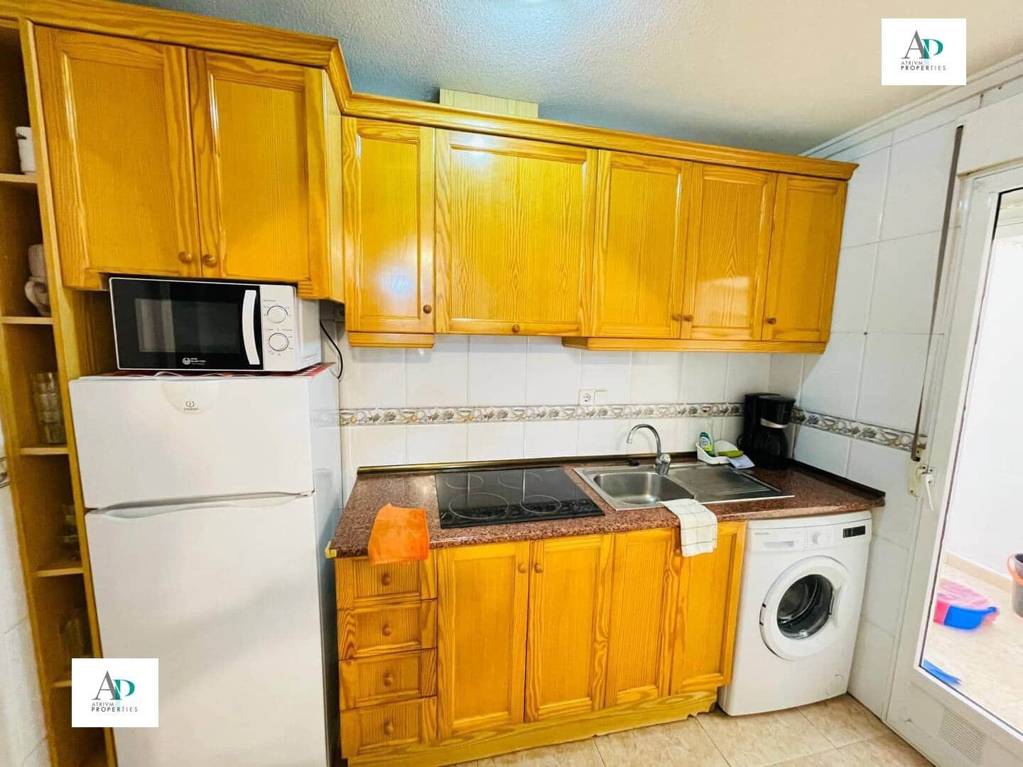 Appartement de 1 chambre à louer à Torrevieja avec piscine - 700 € (Ref: 9596779)