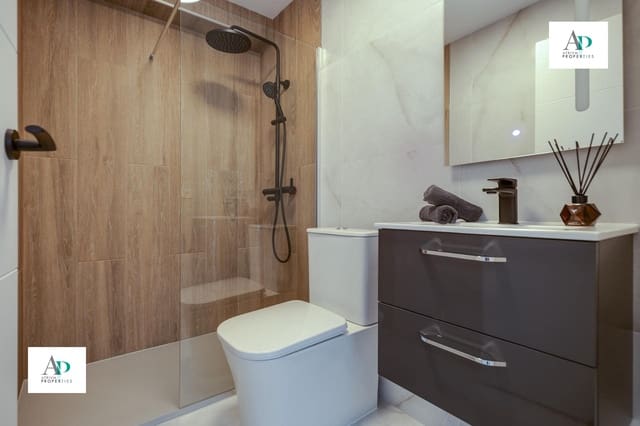 Appartement de 3 chambres à louer à Torrevieja - 1 250 € (Ref: 9597288)