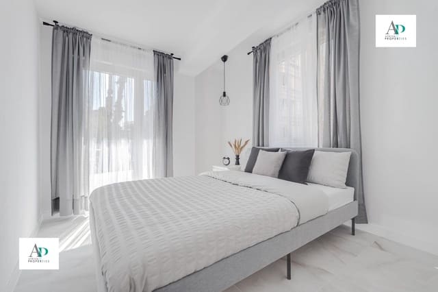 Appartement de 3 chambres à louer à Torrevieja - 1 250 € (Ref: 9597288)