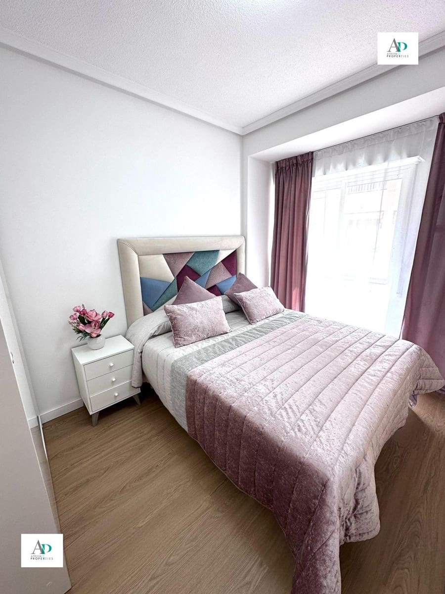 2 Zimmer Wohnung zu vermieten in Torrevieja mit Pool - 850 € (Ref: 9597289)