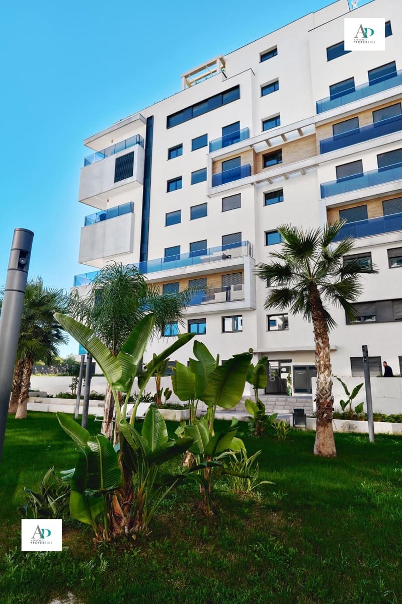 3 quarto Apartamento para arrendar em Cabo Roig com piscina - 1 850 € (Ref: 9603236)