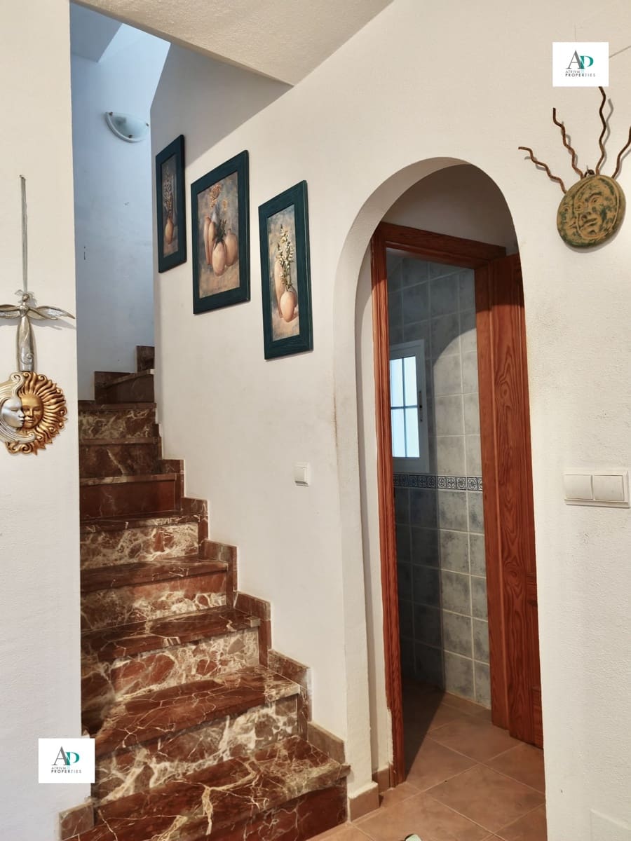 3 makuuhuone Paritalo vuokrattavana paikassa Villamartin mukana uima-altaan - 1 100 € (Ref: 9626147)