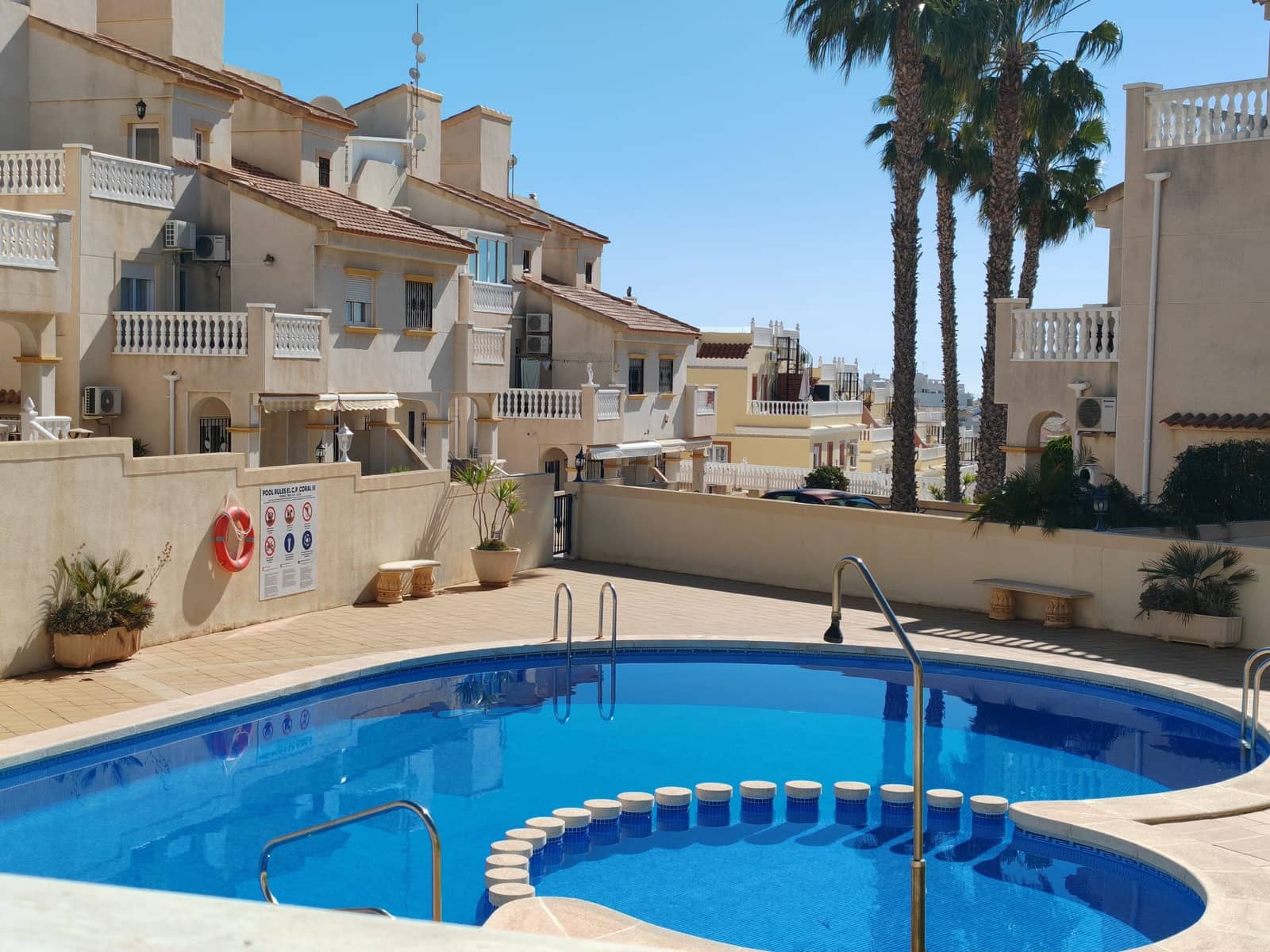 3 bedroom Semi-detached Villa for rent in Villamartin with pool - € 1,100 (Ref: 9626147)