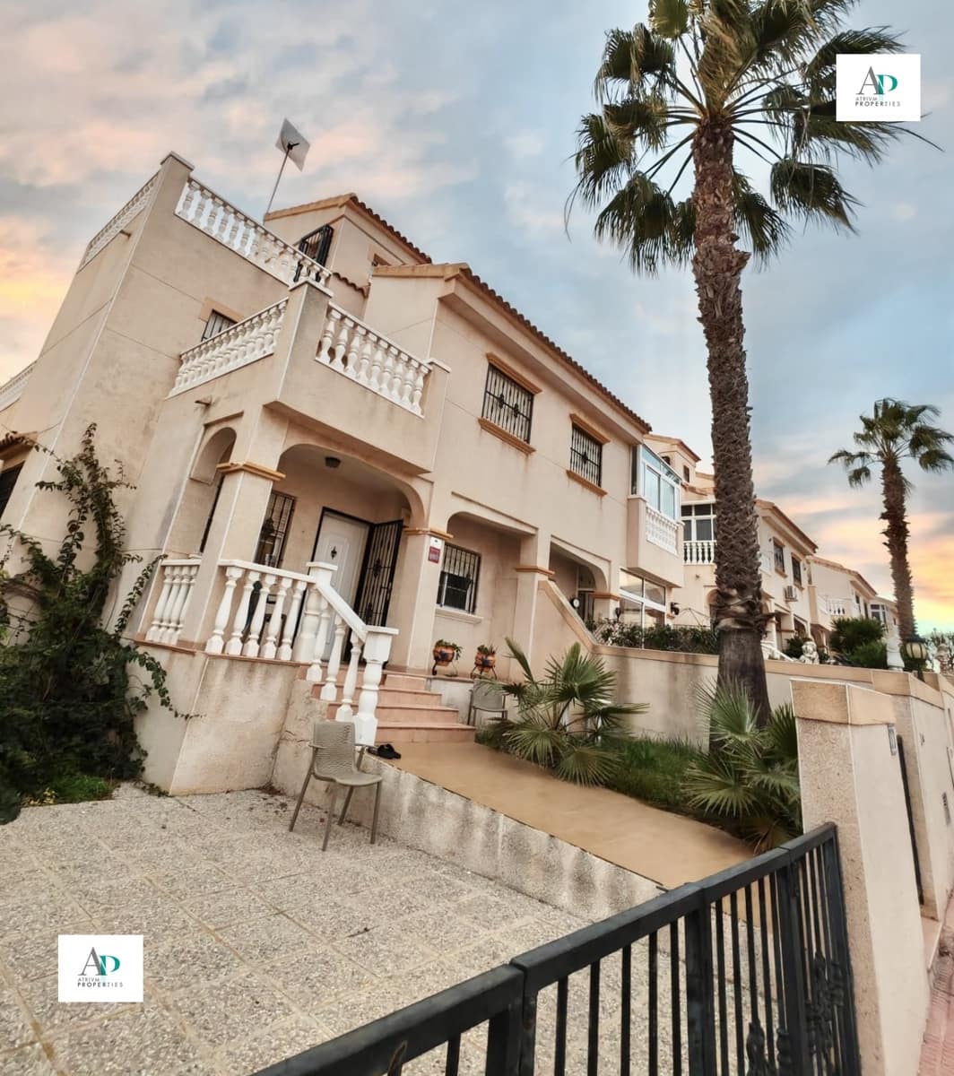 3 soveværelse Villa til leje i Villamartin med swimmingpool - € 1.100 (Ref: 9626148)