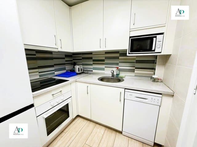 2 sypialnia Mieszkanie do wynajęcia w Torrevieja - 1 100 € (Ref: 9684389)