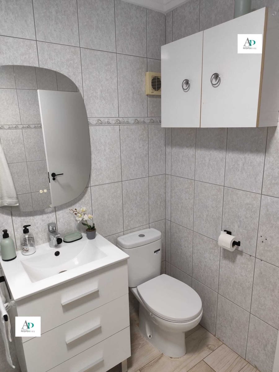 2 bedroom Flat for rent in Torrevieja - € 1,100 (Ref: 9684389)