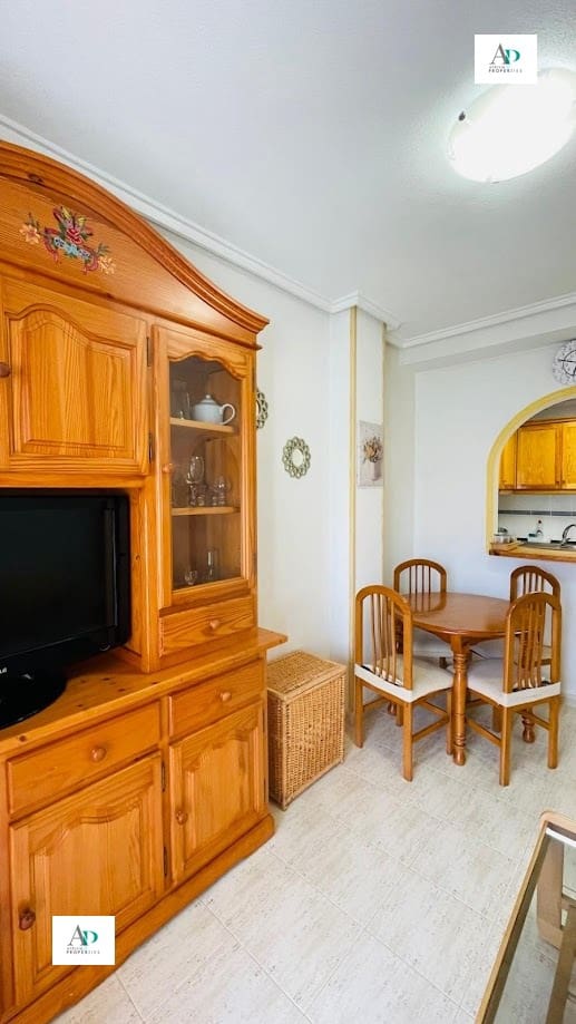 2 soveværelse Lejlighed til leje i Torrevieja med swimmingpool - € 750 (Ref: 9765315)