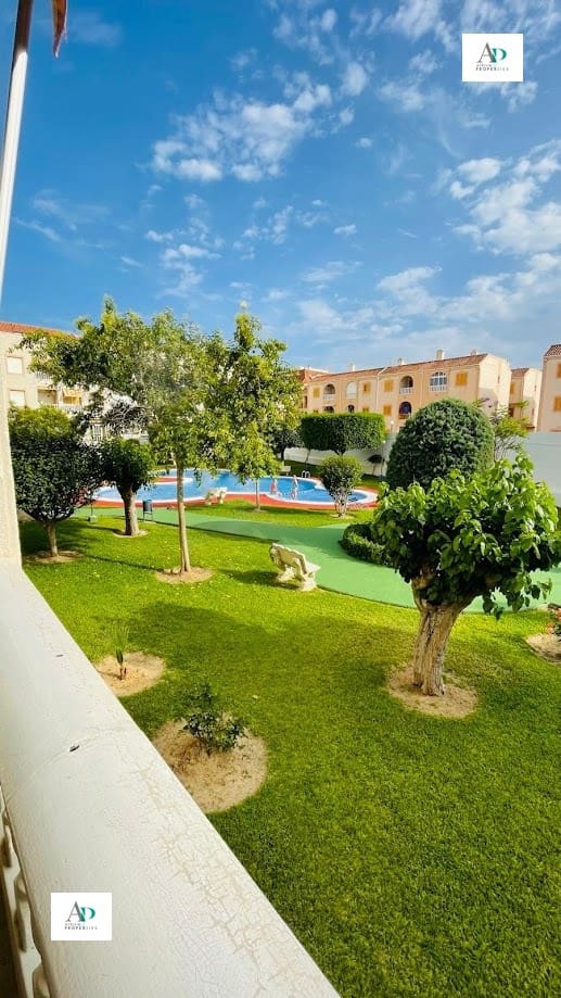 2 soveværelse Lejlighed til leje i Torrevieja med swimmingpool - € 750 (Ref: 9765315)