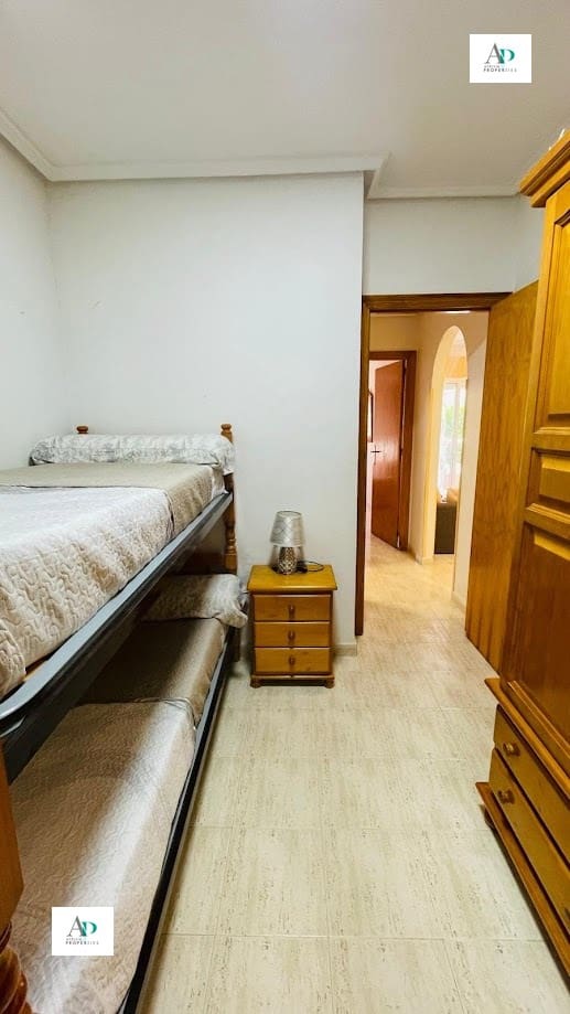 2 bedroom Flat for rent in Torrevieja with pool - € 750 (Ref: 9765316)