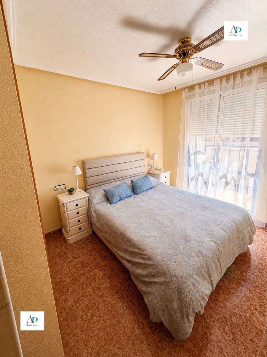 2 soveværelse Lejlighed til leje i Torrevieja med swimmingpool - € 850 (Ref: 9829912)