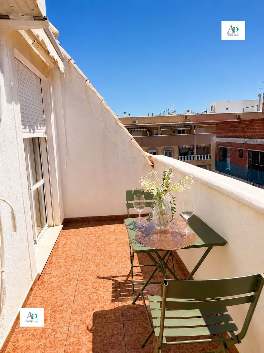 2 soveværelse Lejlighed til leje i Torrevieja med swimmingpool - € 850 (Ref: 9829912)