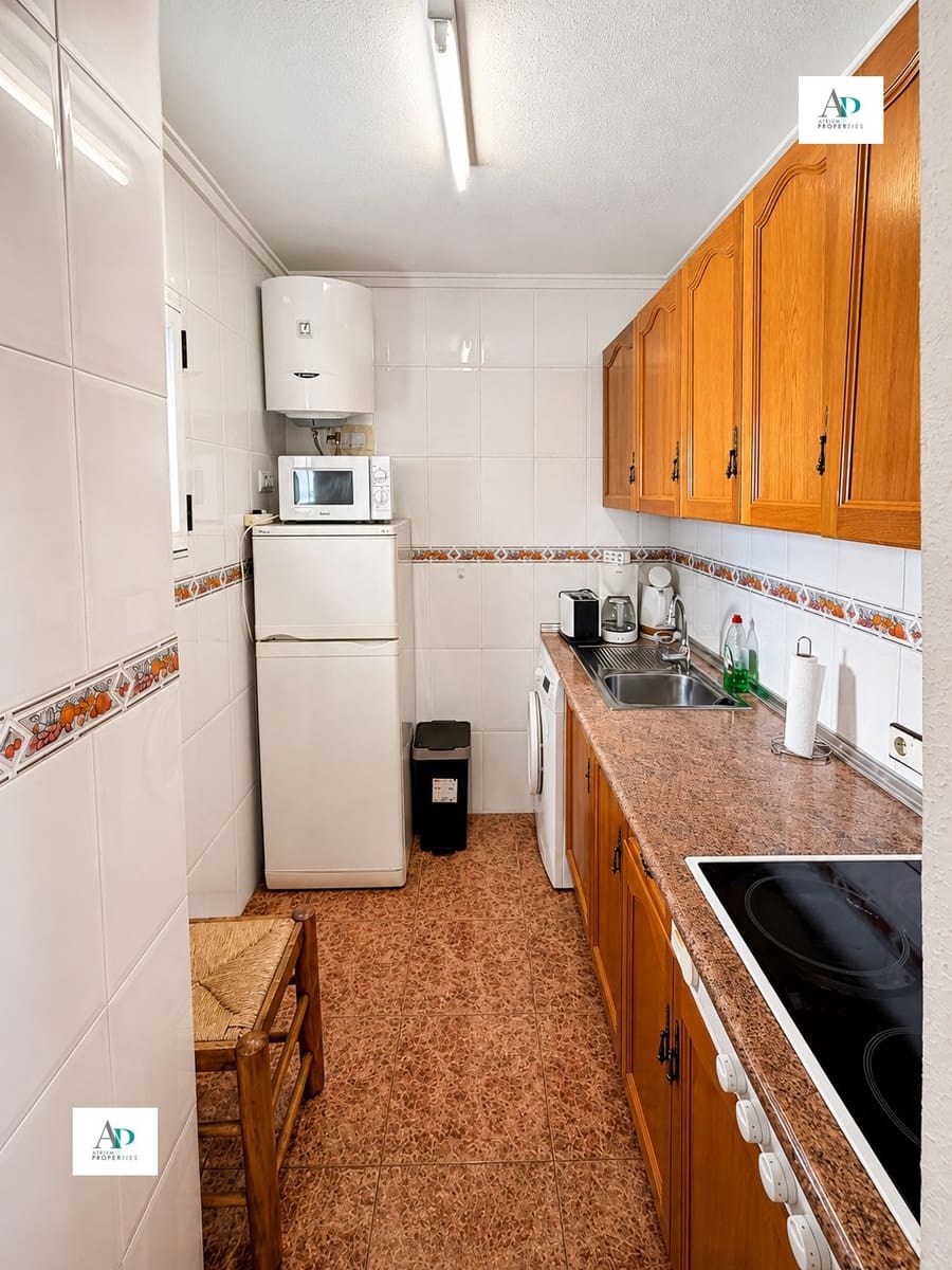 2 soveværelse Lejlighed til leje i Torrevieja med swimmingpool - € 850 (Ref: 9829912)