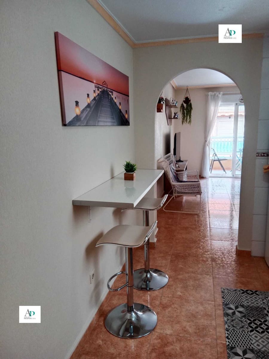 2 soveværelse Lejlighed til leje i Torrevieja med swimmingpool garage - € 830 (Ref: 9829913)