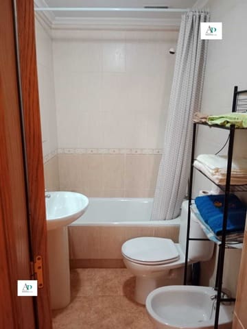 2 soveværelse Lejlighed til leje i Torrevieja med swimmingpool garage - € 830 (Ref: 9829913)