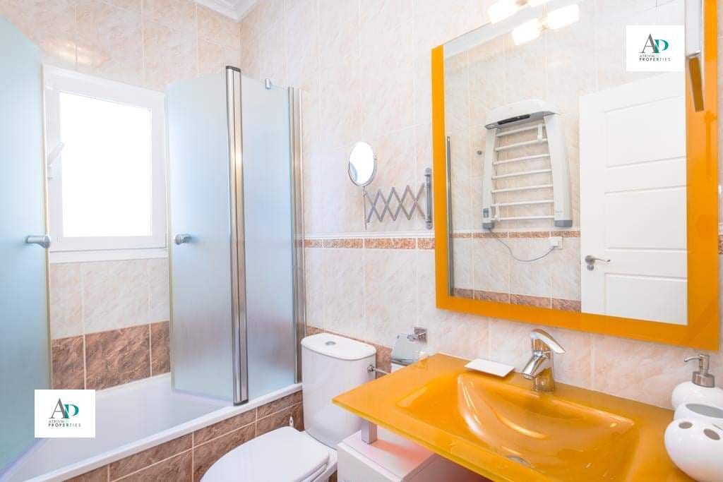 3 soveværelse Villa til leje i La Mata med swimmingpool - € 1.300 (Ref: 9832060)