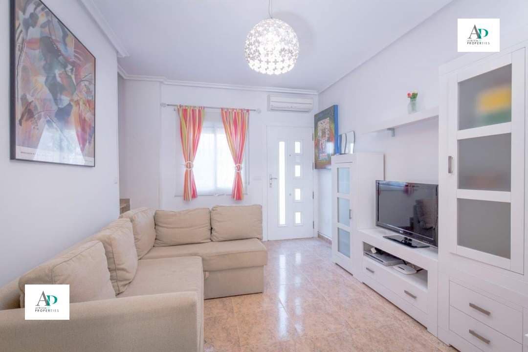 3 soveværelse Villa til leje i La Mata med swimmingpool - € 1.300 (Ref: 9832060)