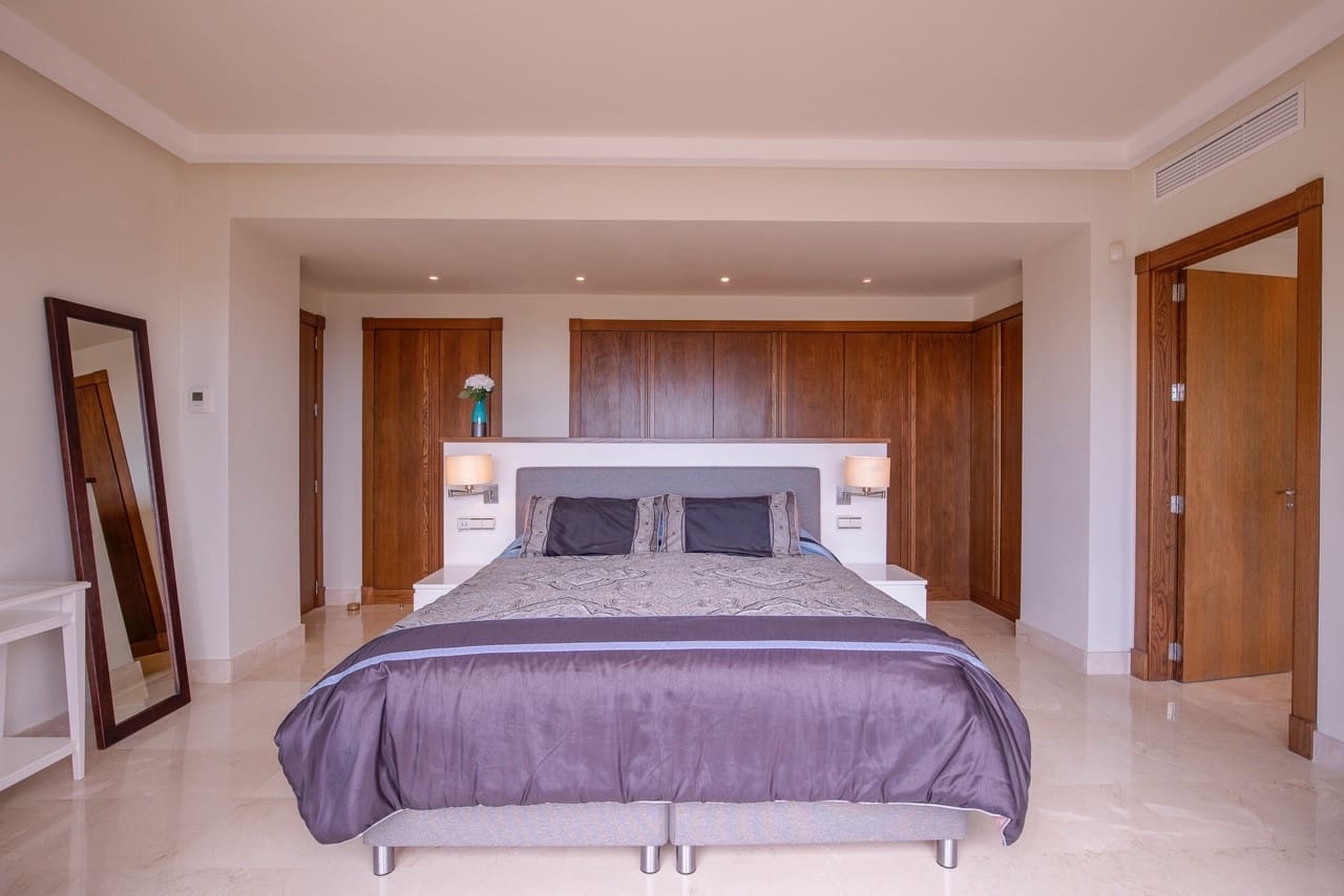 5 bedroom Villa for sale in Benahavis with pool garage - € 1,795,000 (Ref: 5255765)