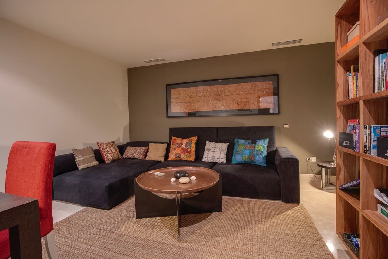 5 bedroom Villa for sale in Benahavis with pool garage - € 1,795,000 (Ref: 5255765)