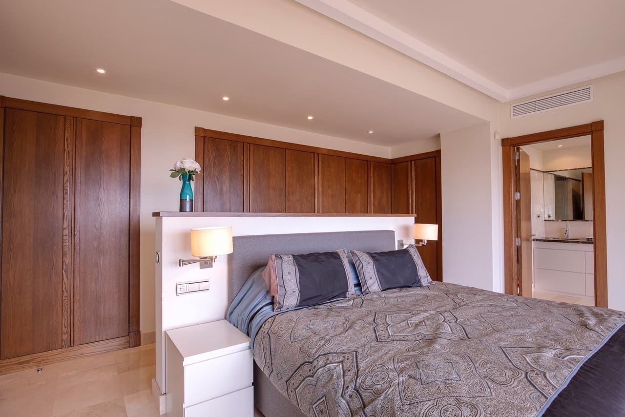 5 bedroom Villa for sale in Benahavis with pool garage - € 1,795,000 (Ref: 5255765)