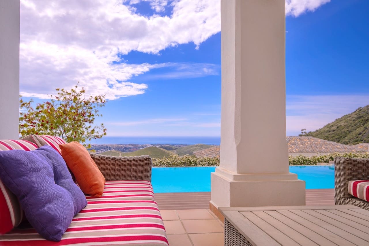 5 bedroom Villa for sale in Benahavis with pool garage - € 1,795,000 (Ref: 5255765)