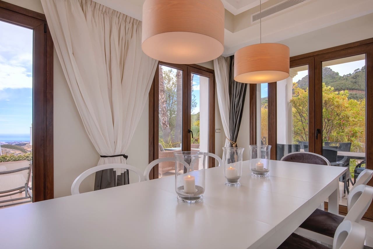 5 bedroom Villa for sale in Benahavis with pool garage - € 1,795,000 (Ref: 5255765)