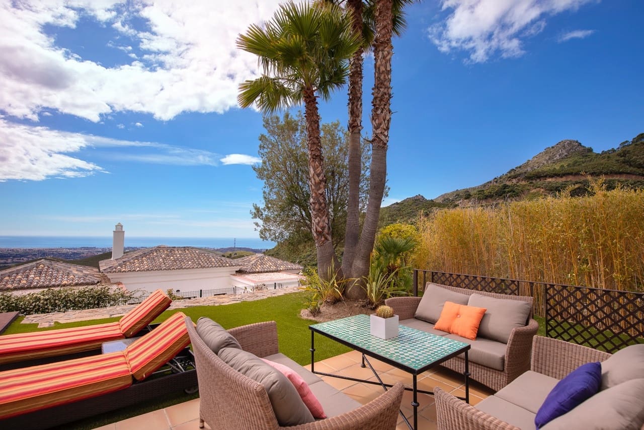 5 bedroom Villa for sale in Benahavis with pool garage - € 1,795,000 (Ref: 5255765)