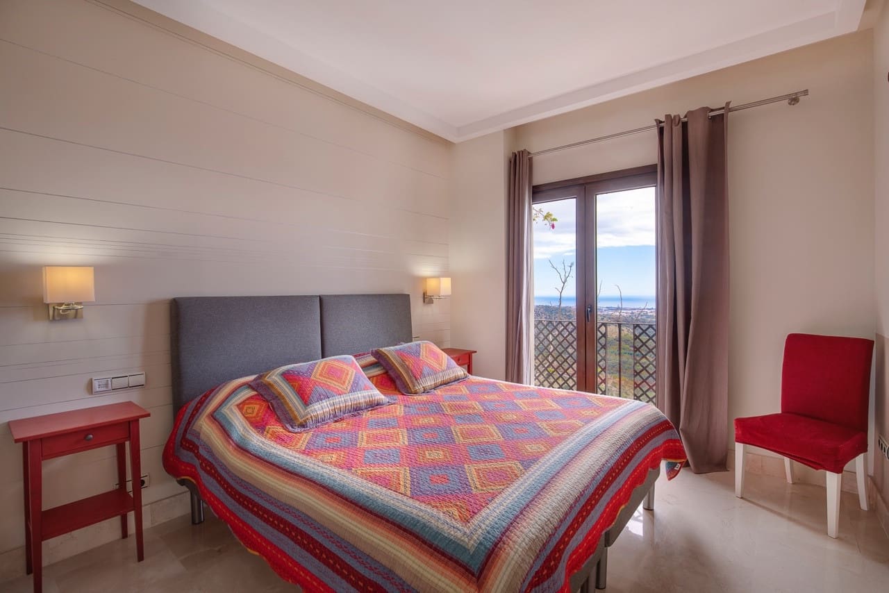 5 bedroom Villa for sale in Benahavis with pool garage - € 1,795,000 (Ref: 5255765)