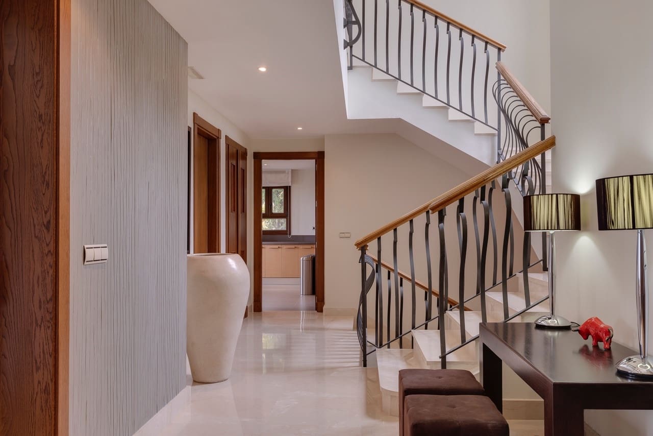 5 bedroom Villa for sale in Benahavis with pool garage - € 1,795,000 (Ref: 5255765)