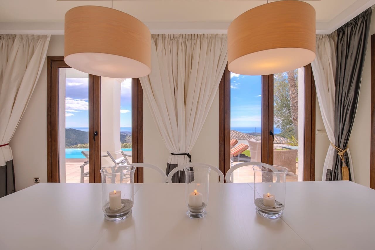 5 bedroom Villa for sale in Benahavis with pool garage - € 1,795,000 (Ref: 5255765)