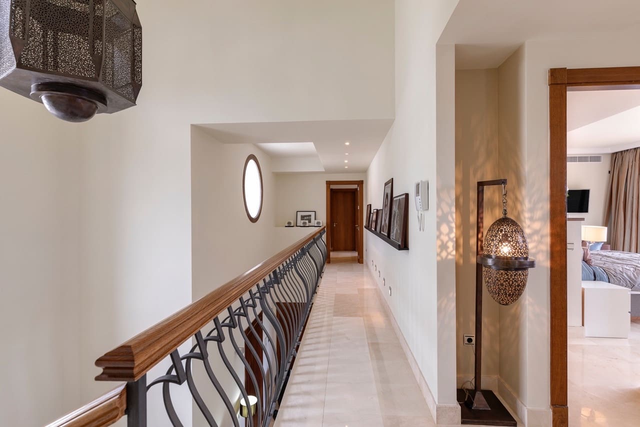 5 bedroom Villa for sale in Benahavis with pool garage - € 1,795,000 (Ref: 5255765)