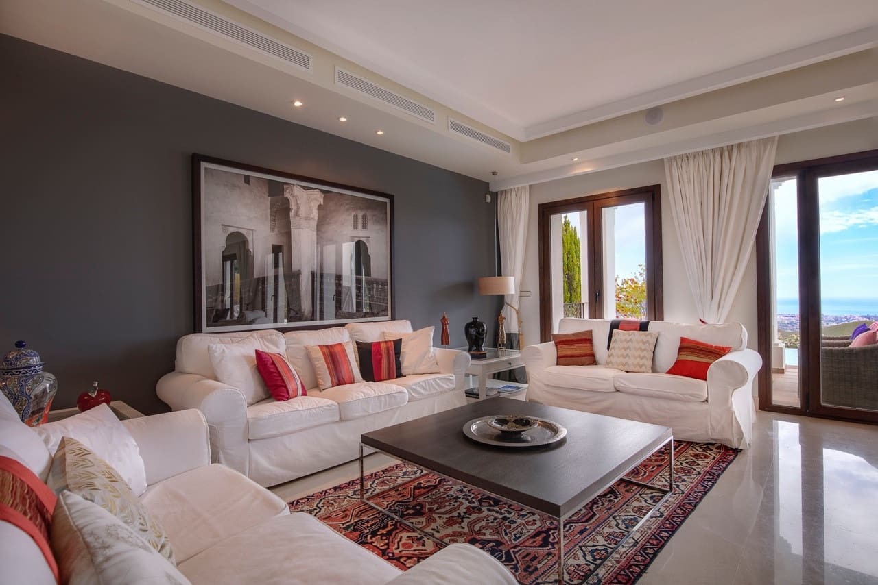 5 bedroom Villa for sale in Benahavis with pool garage - € 1,795,000 (Ref: 5255765)