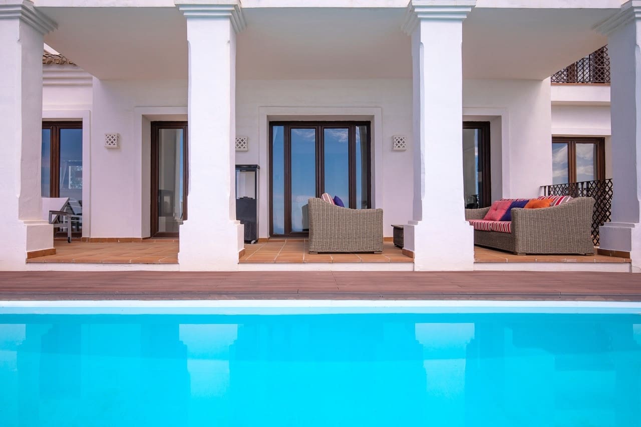 5 bedroom Villa for sale in Benahavis with pool garage - € 1,795,000 (Ref: 5255765)
