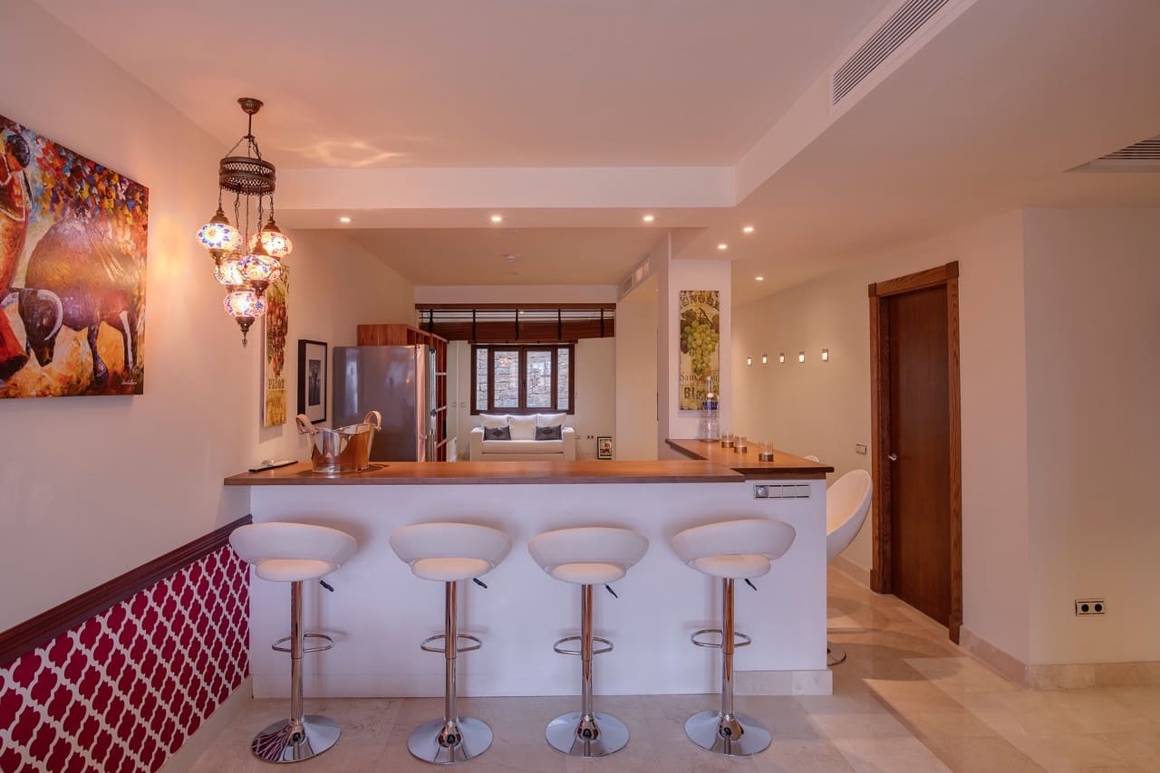 5 bedroom Villa for sale in Benahavis with pool garage - € 1,795,000 (Ref: 5255765)