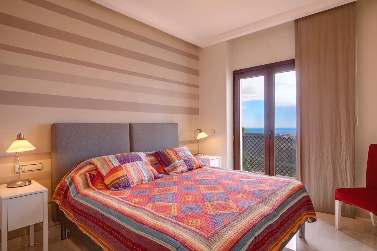 5 quarto Moradia para venda em Benahavis com piscina garagem - 1 795 000 € (Ref: 5255765)
