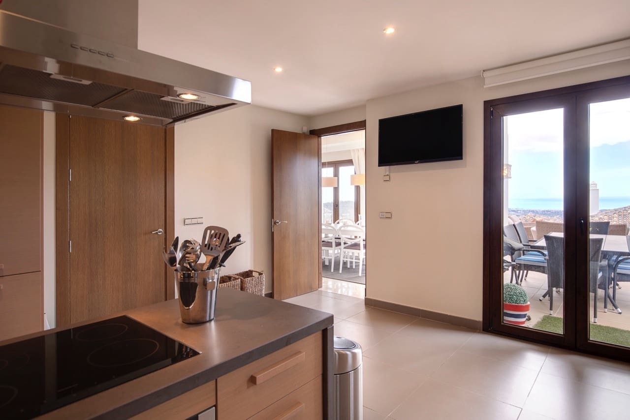 5 quarto Moradia para venda em Benahavis com piscina garagem - 1 795 000 € (Ref: 5255765)
