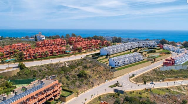 3 sypialnia Dom na sprzedaż w Manilva z basenem garażem - 595 000 € (Ref: 5255793)