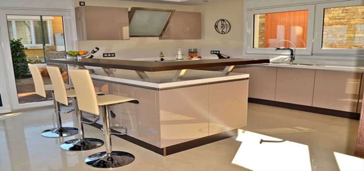 5 soverom Villa til salgs i Manilva med svømmebasseng garasje - € 3 295 000 (Ref: 5268738)