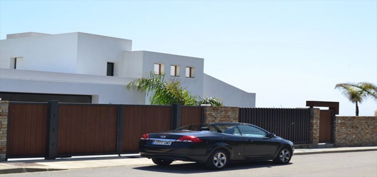 5 bedroom Villa for sale in Manilva with pool garage - € 3,295,000 (Ref: 5268738)