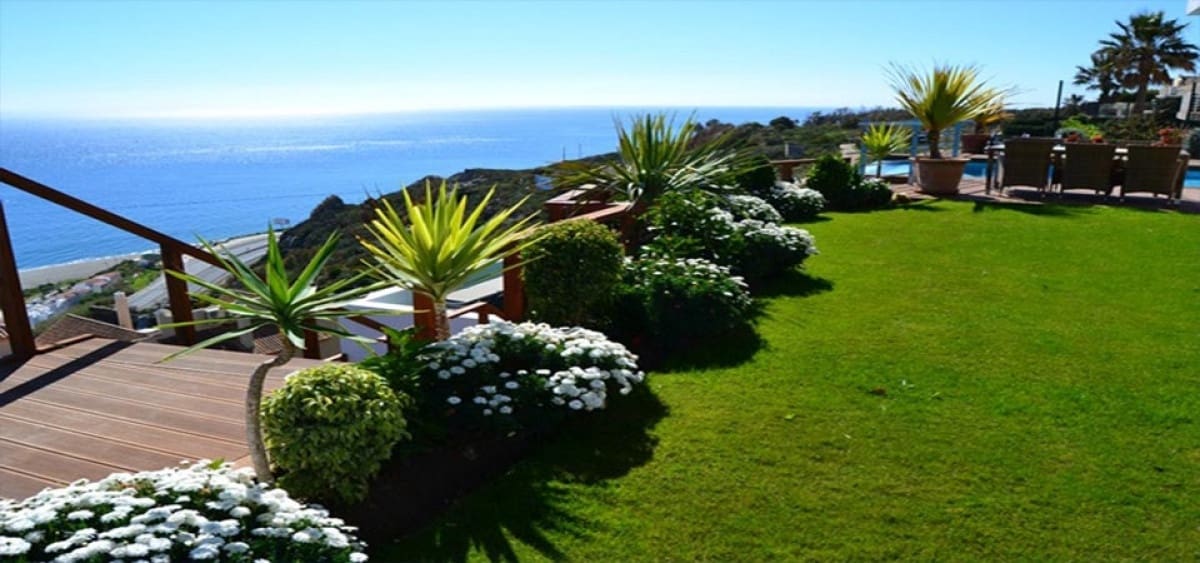 5 bedroom Villa for sale in Manilva with pool garage - € 3,295,000 (Ref: 5268738)