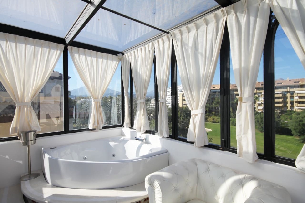 2 soveværelse Penthouse til salg i Guadalmina med swimmingpool garage - € 680.000 (Ref: 7076484)