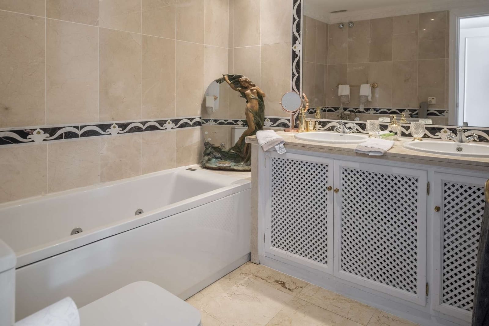 2 soveværelse Penthouse til salg i Guadalmina med swimmingpool garage - € 680.000 (Ref: 7076484)