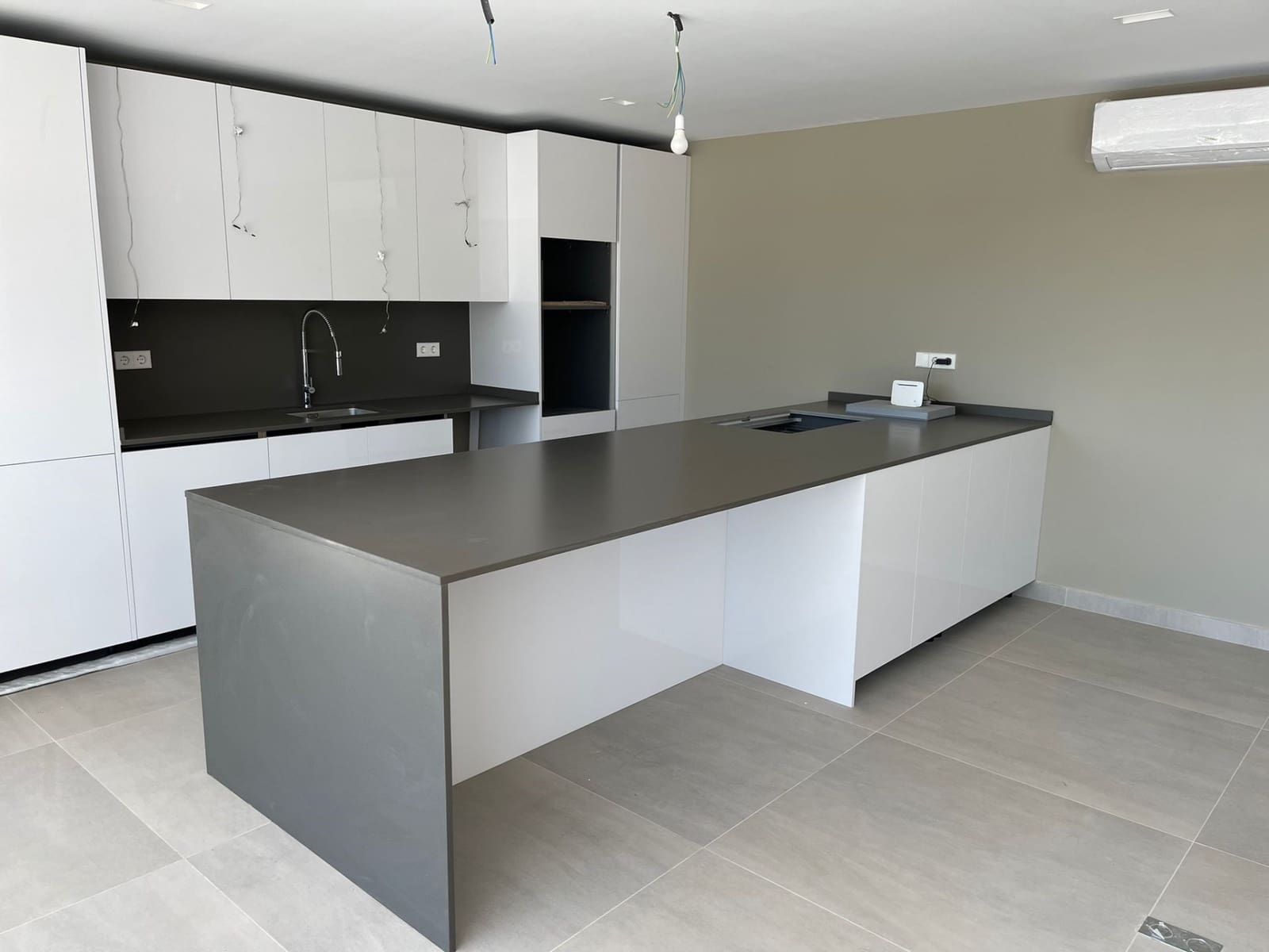 2 soverom Leilighet til salgs i Estepona med svømmebasseng garasje - € 493 500 (Ref: 7076485)